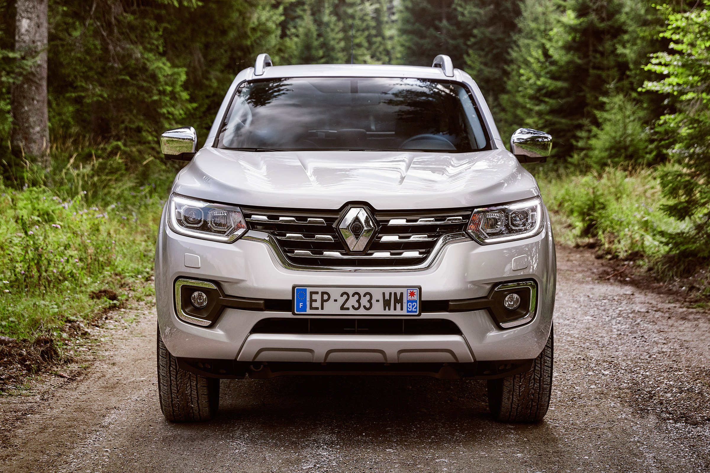 Renault Alaskan - full front static