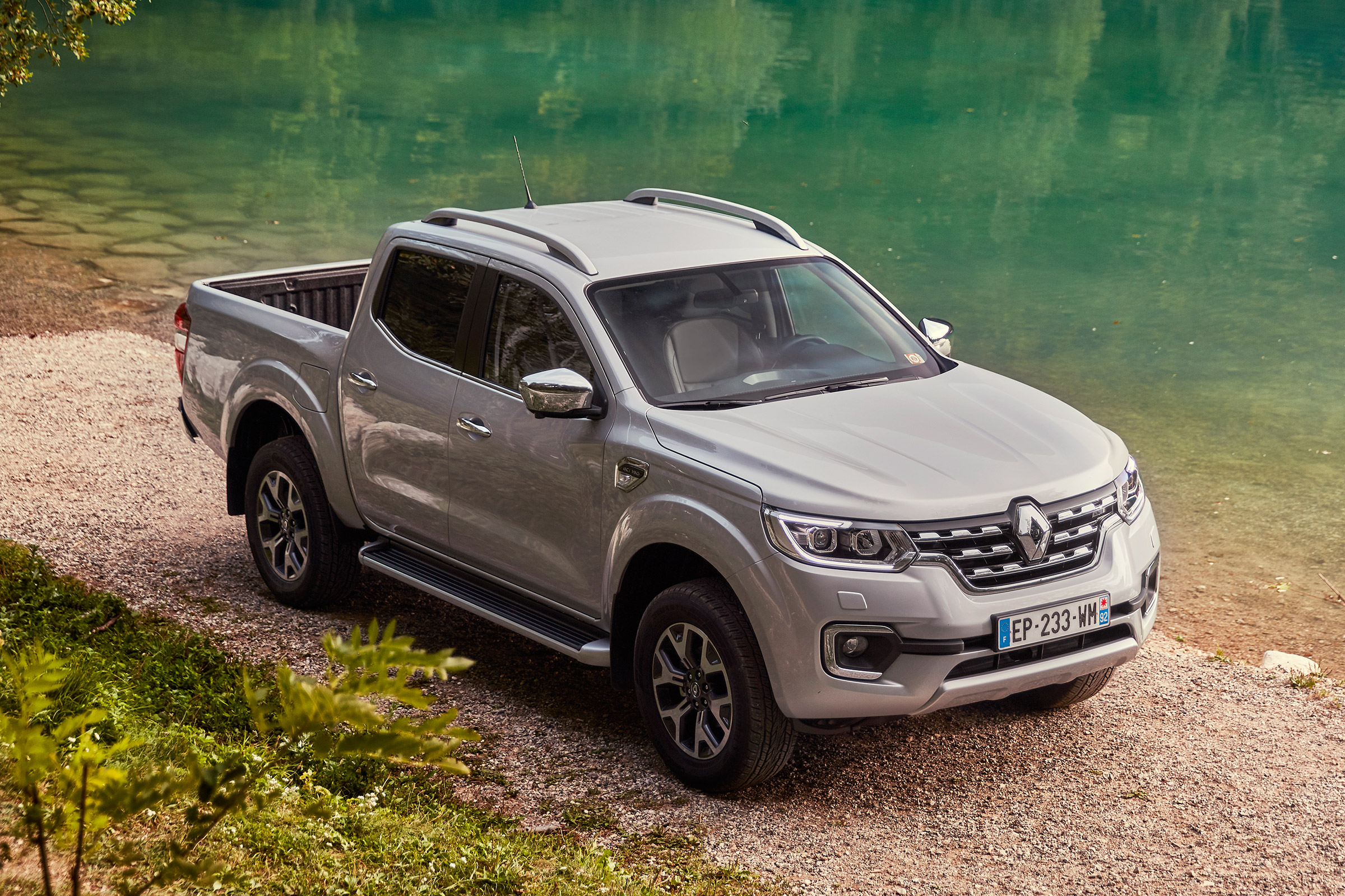 Renault Alaskan - front static
