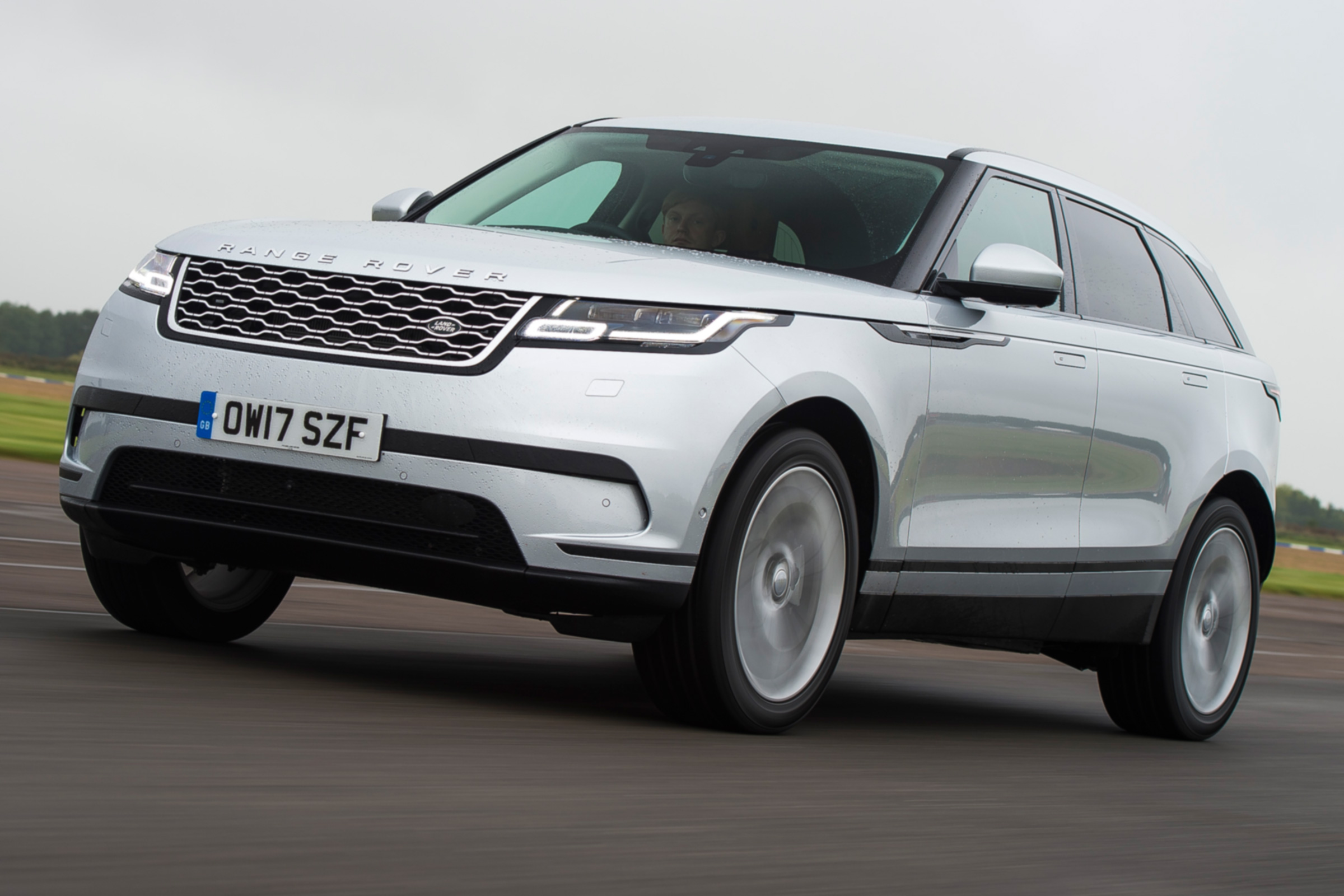Range Rover Velar - front quarter action