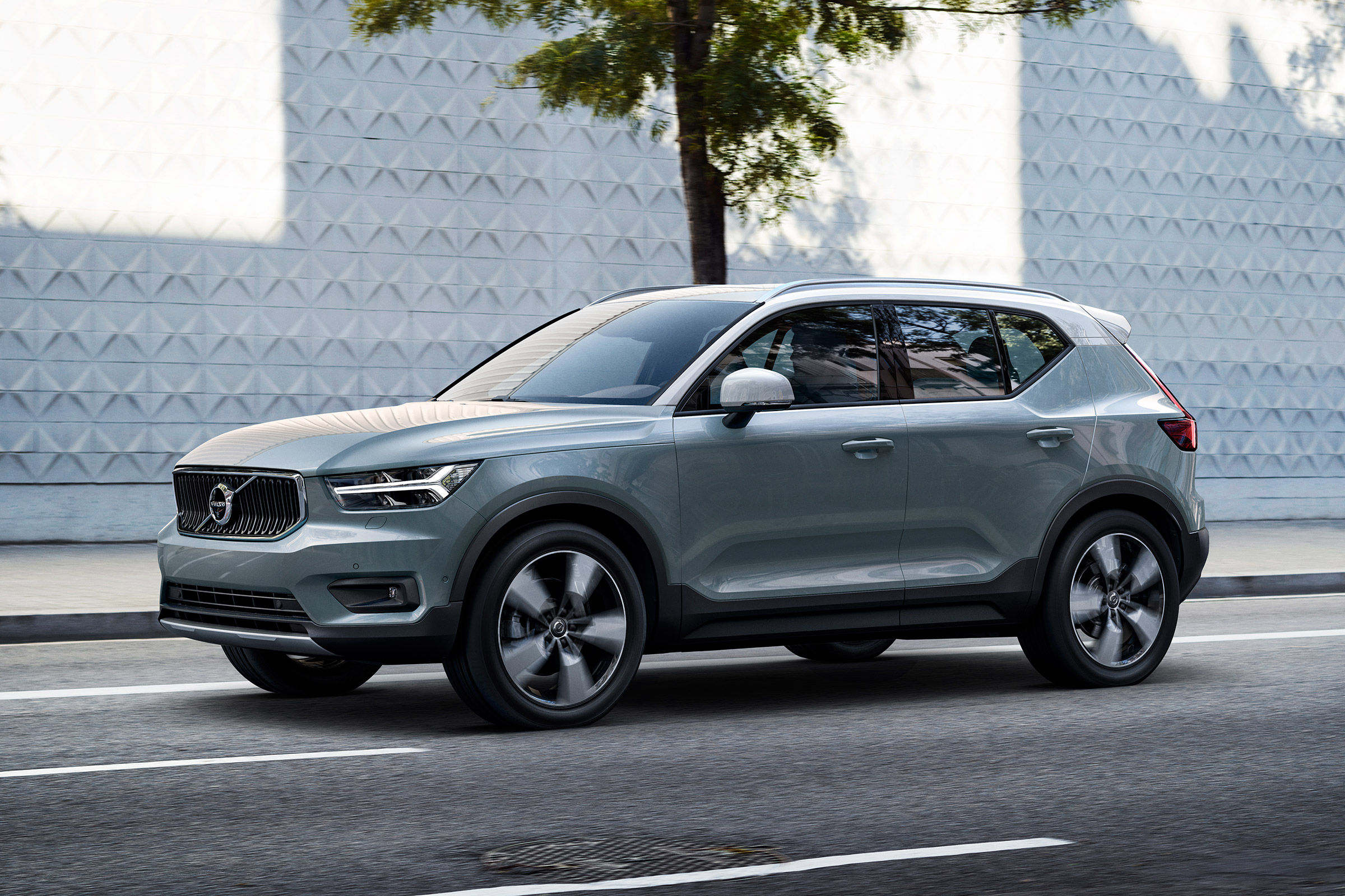 Volvo XC40 - front