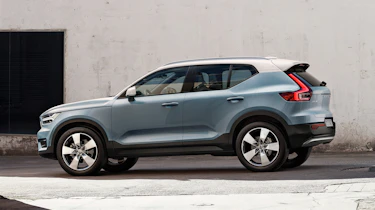 Volvo XC40 - side action