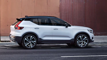 Volvo XC40 - side