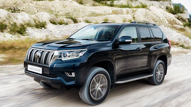 2018 Toyota Land Cruiser facelift front quarter dynamic