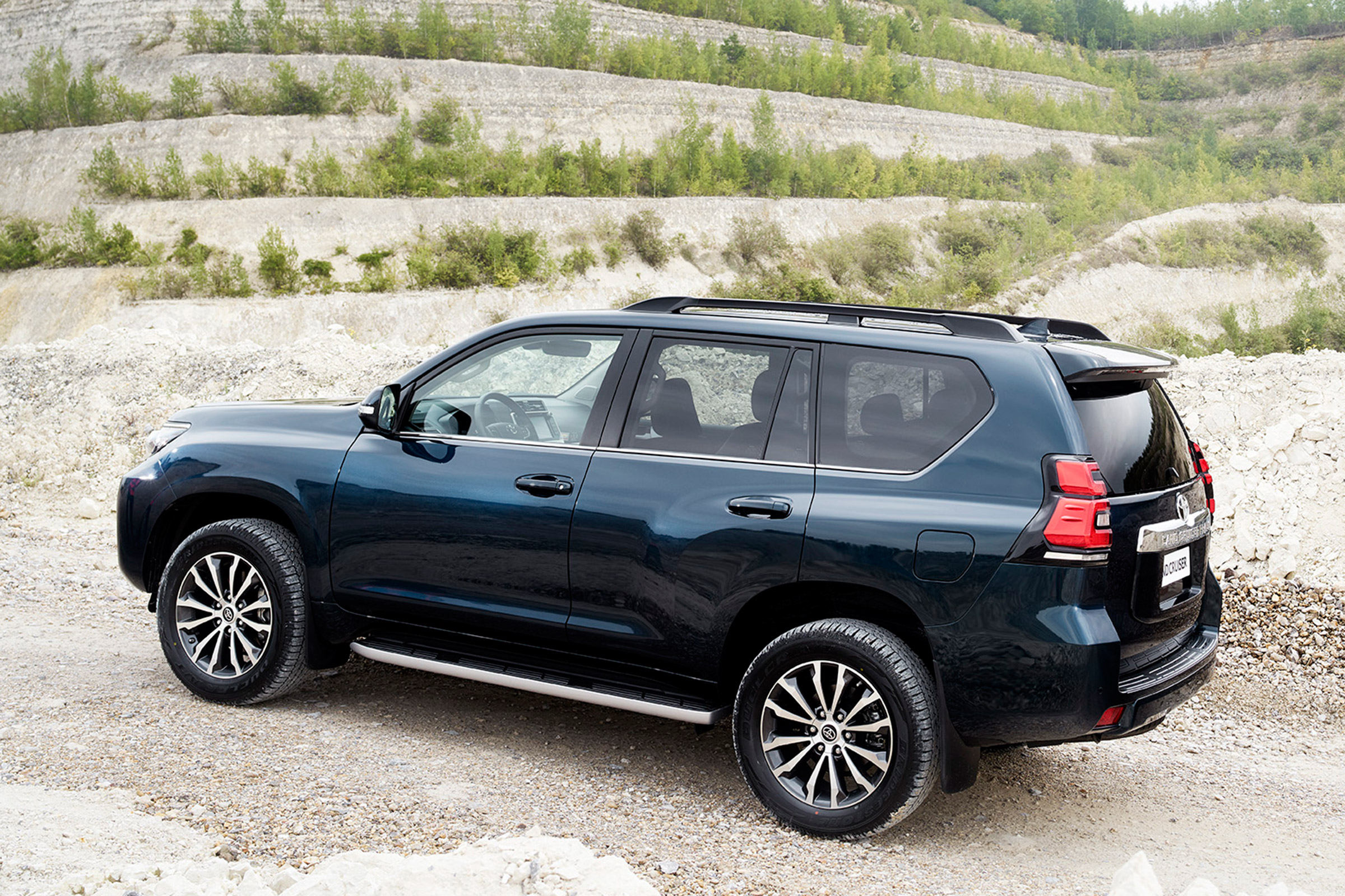 2018 Toyota Land Cruiser facelift rear quarter