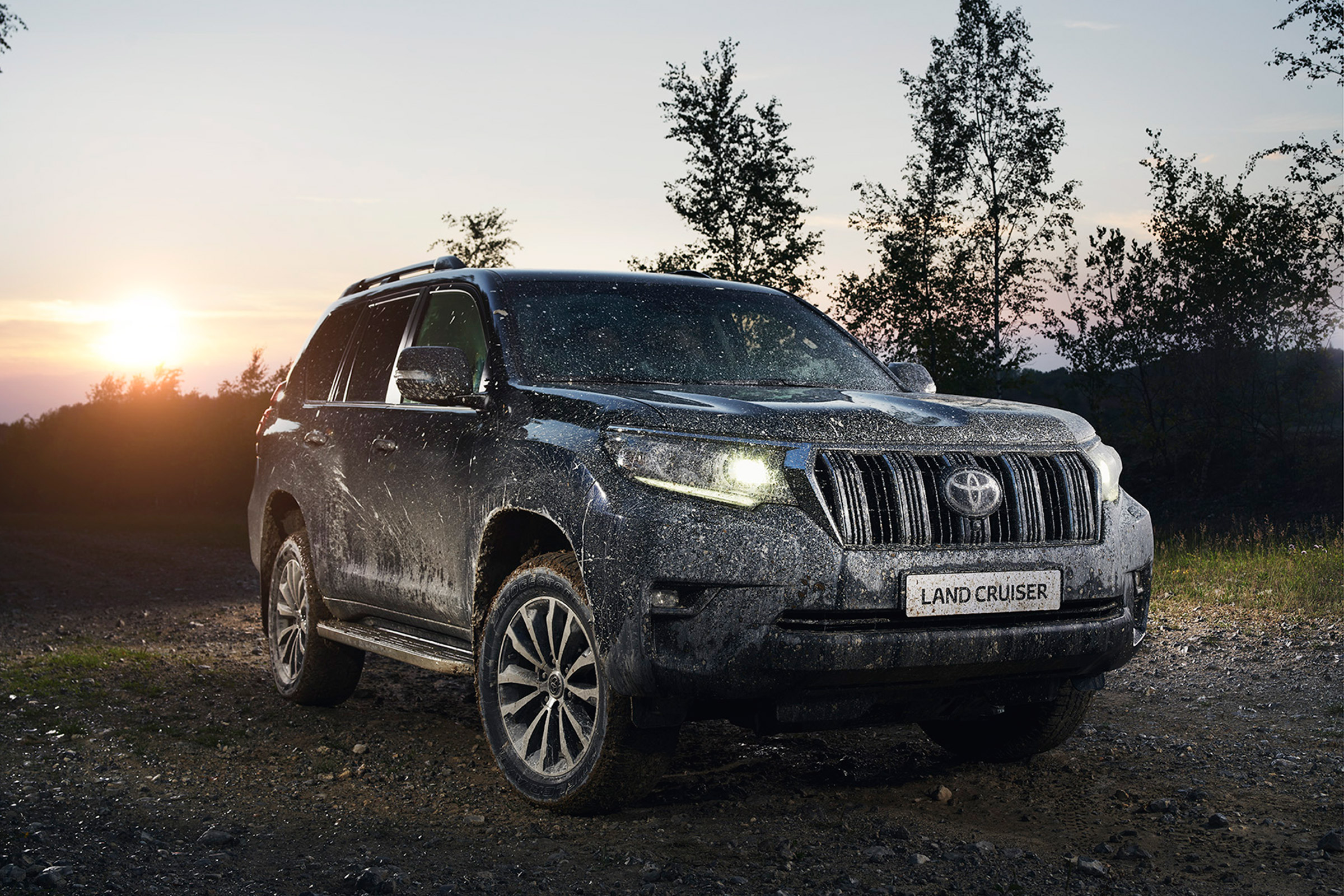 2018 Toyota Land Cruiser facelift front quarter