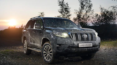 2018 Toyota Land Cruiser facelift front quarter