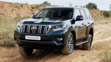 2018 Toyota Land Cruiser facelift front quarter