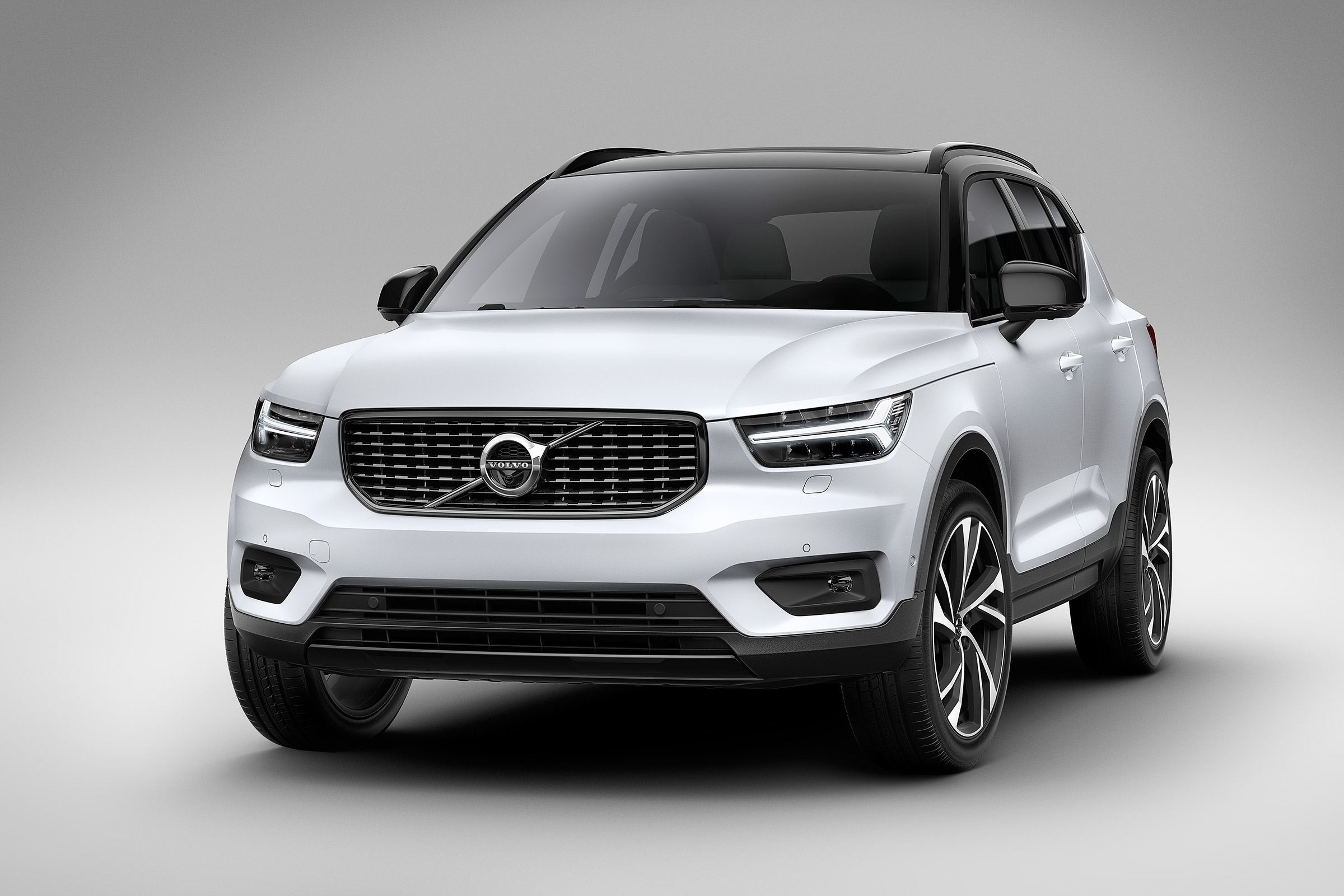 Volvo XC40 - front static