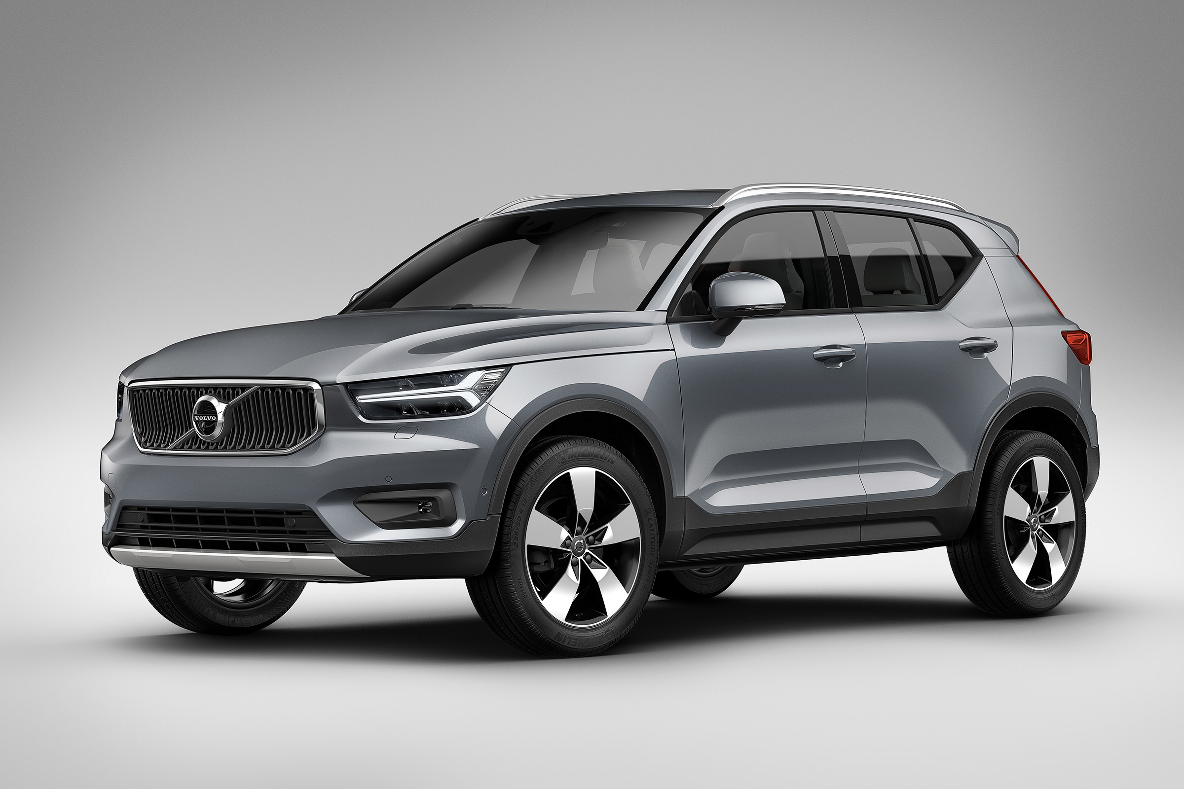 Volvo XC40 - front/side