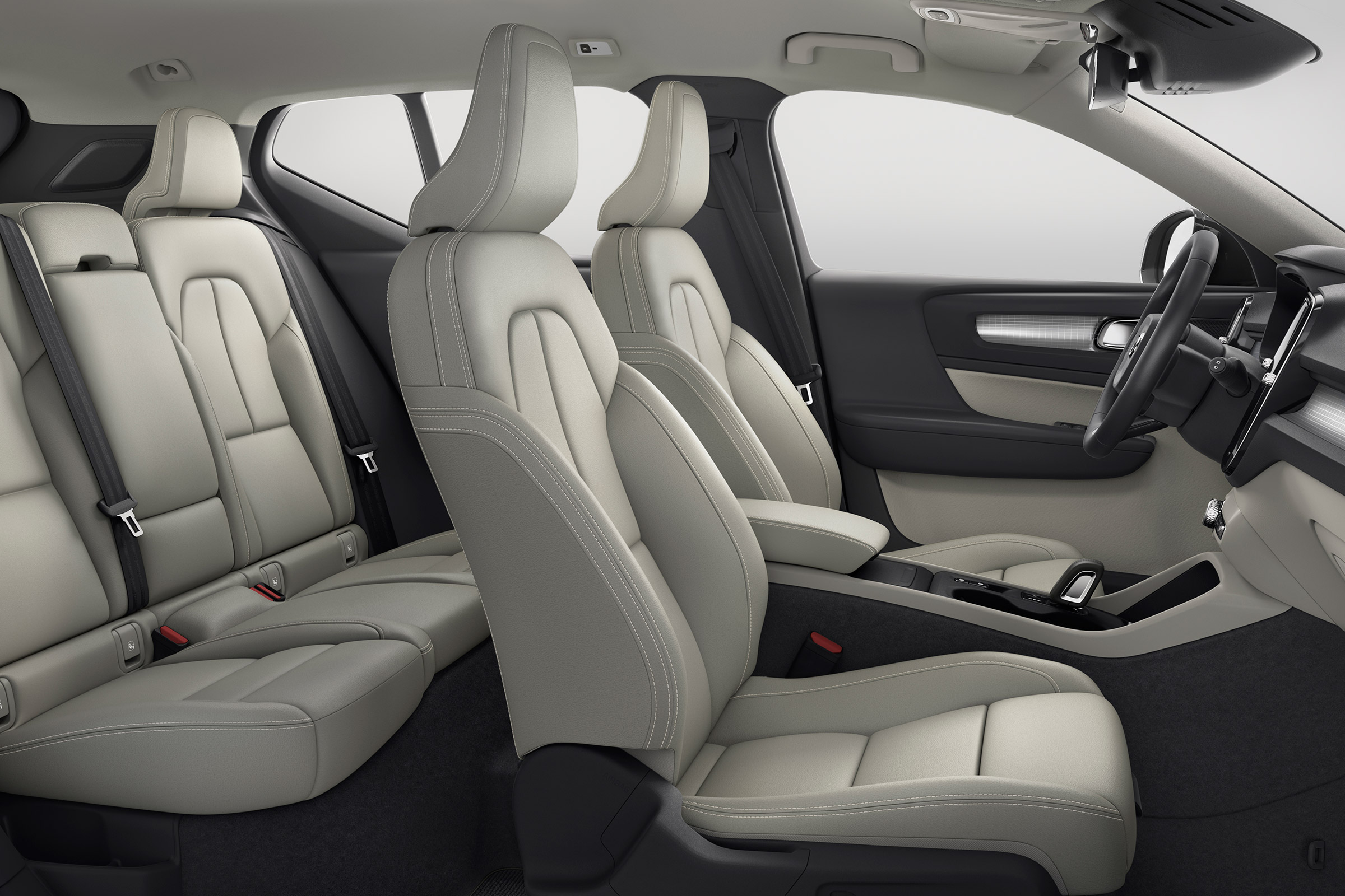 Volvo XC40 - front seats white