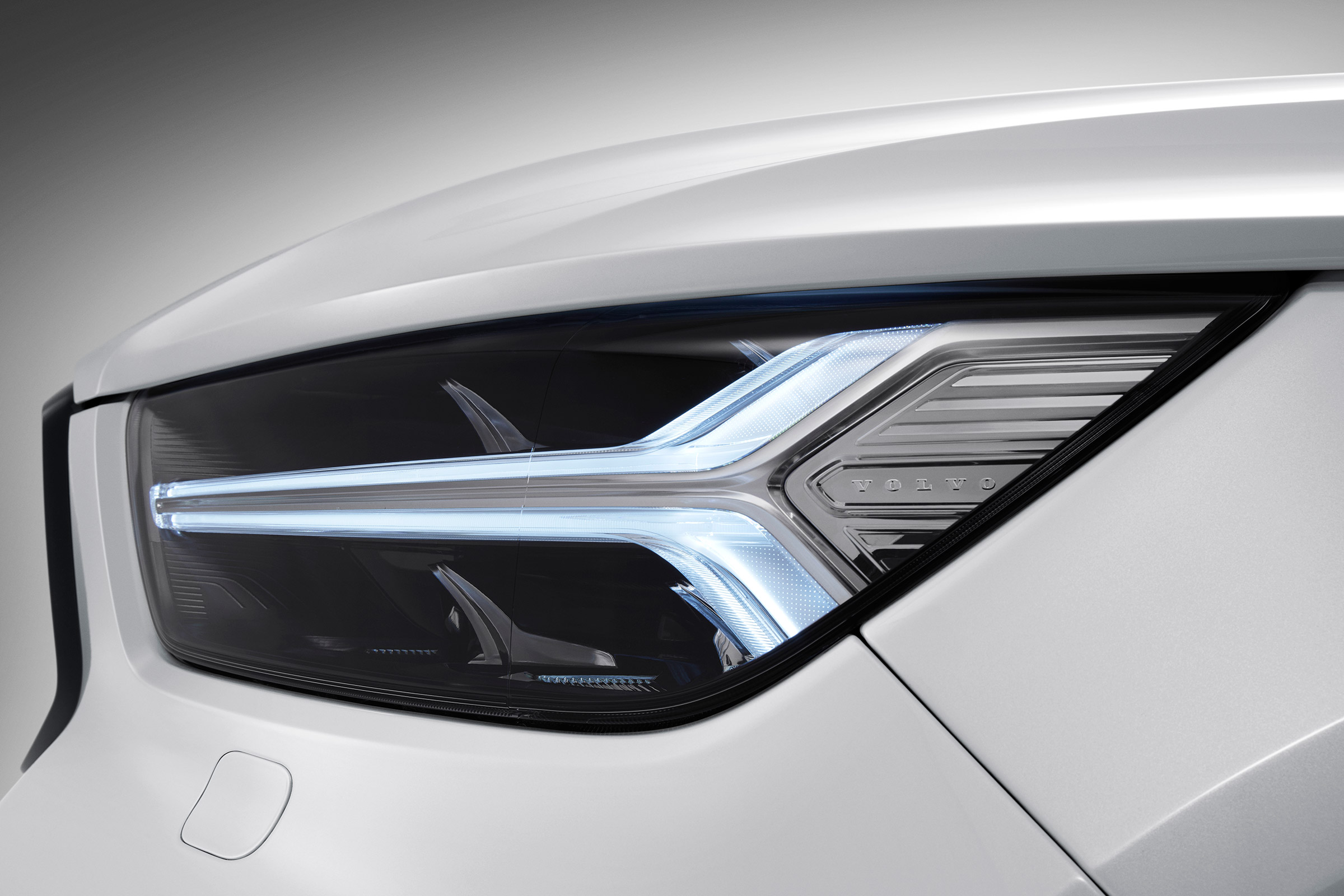Volvo XC40 - front light