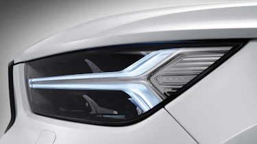 Volvo XC40 - front light