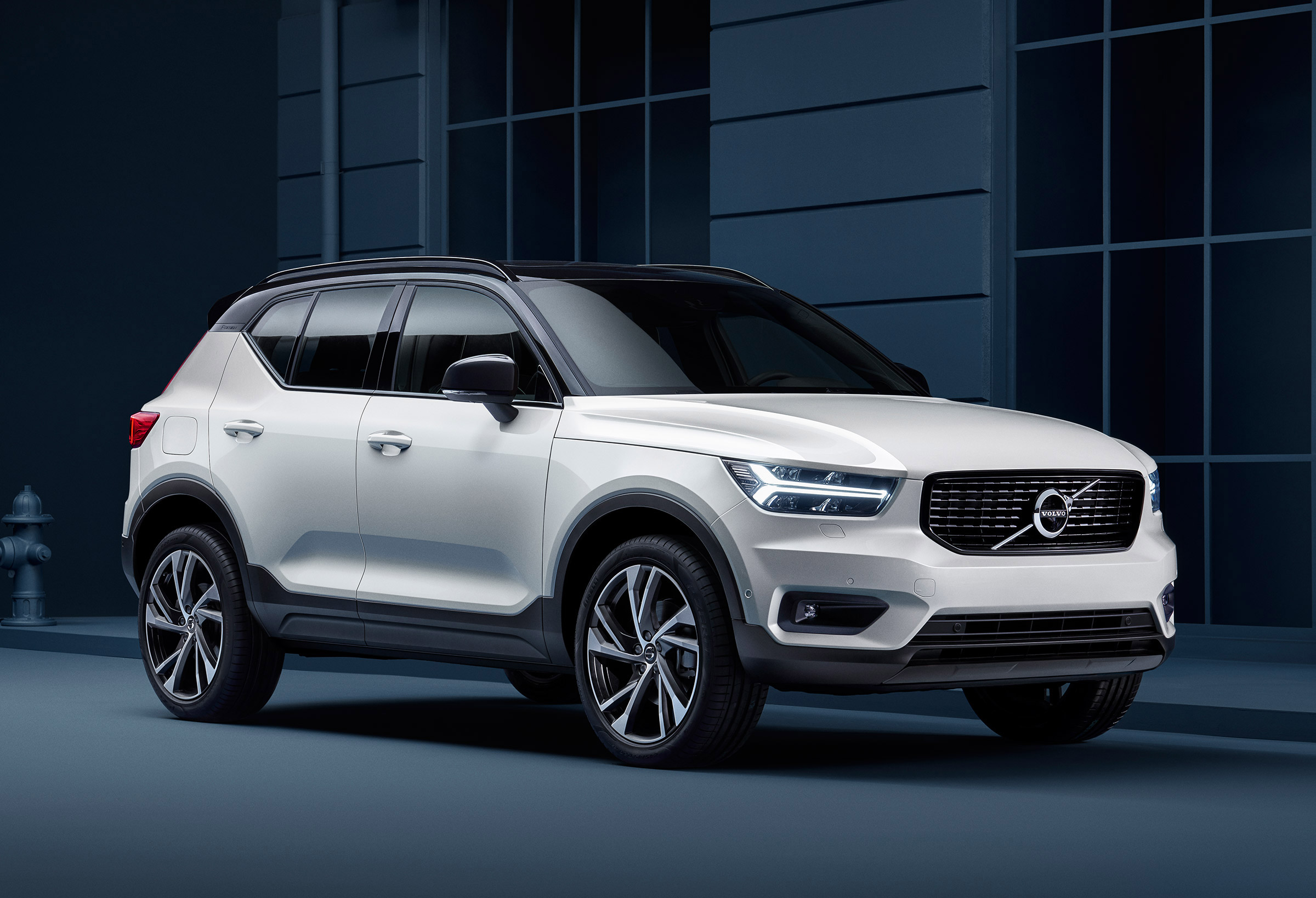 Volvo XC40 - Crystal White front