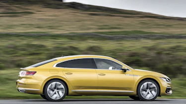 Volkswagen Arteon - side action