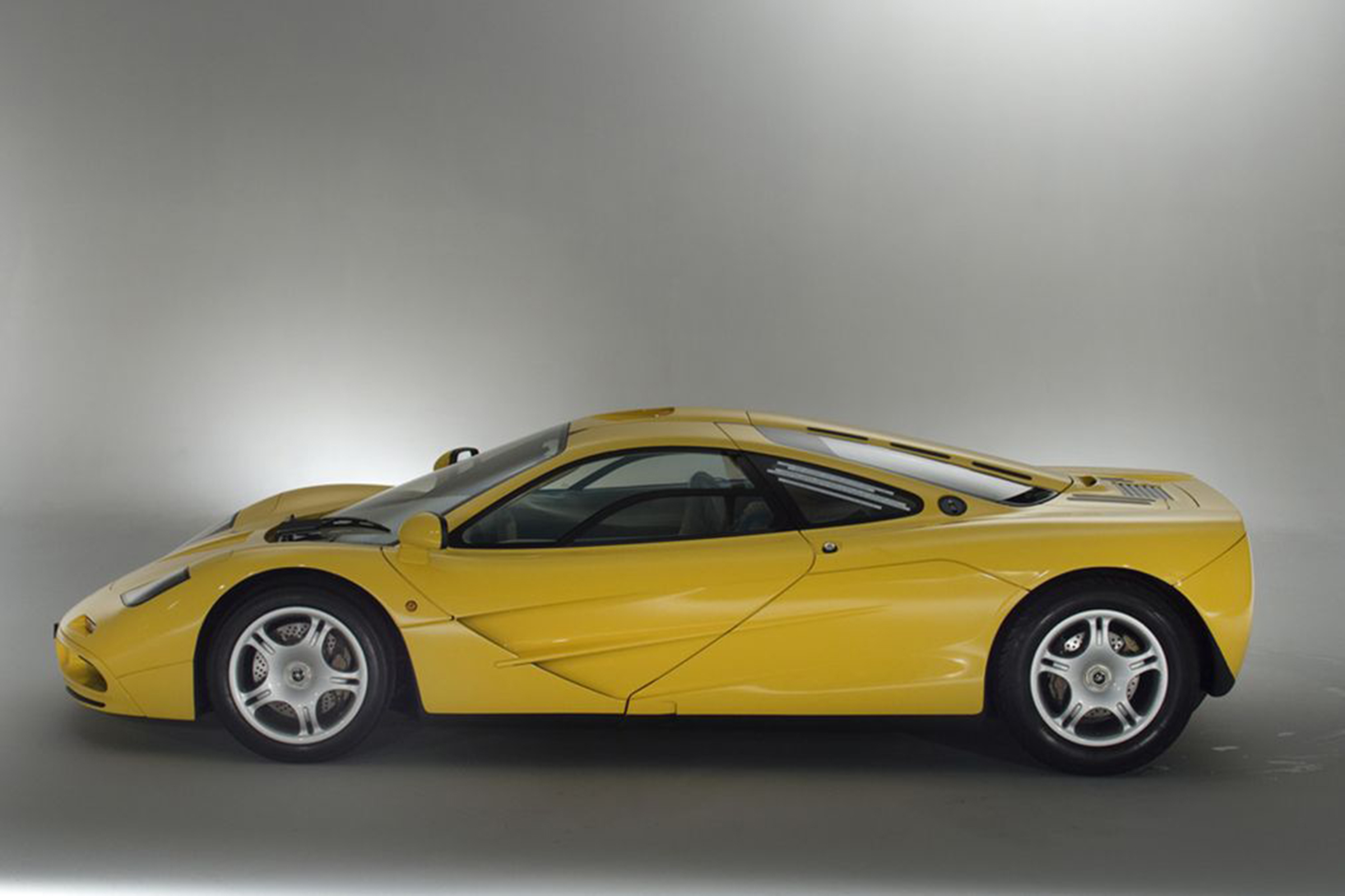 McLaren F1 Yellow side