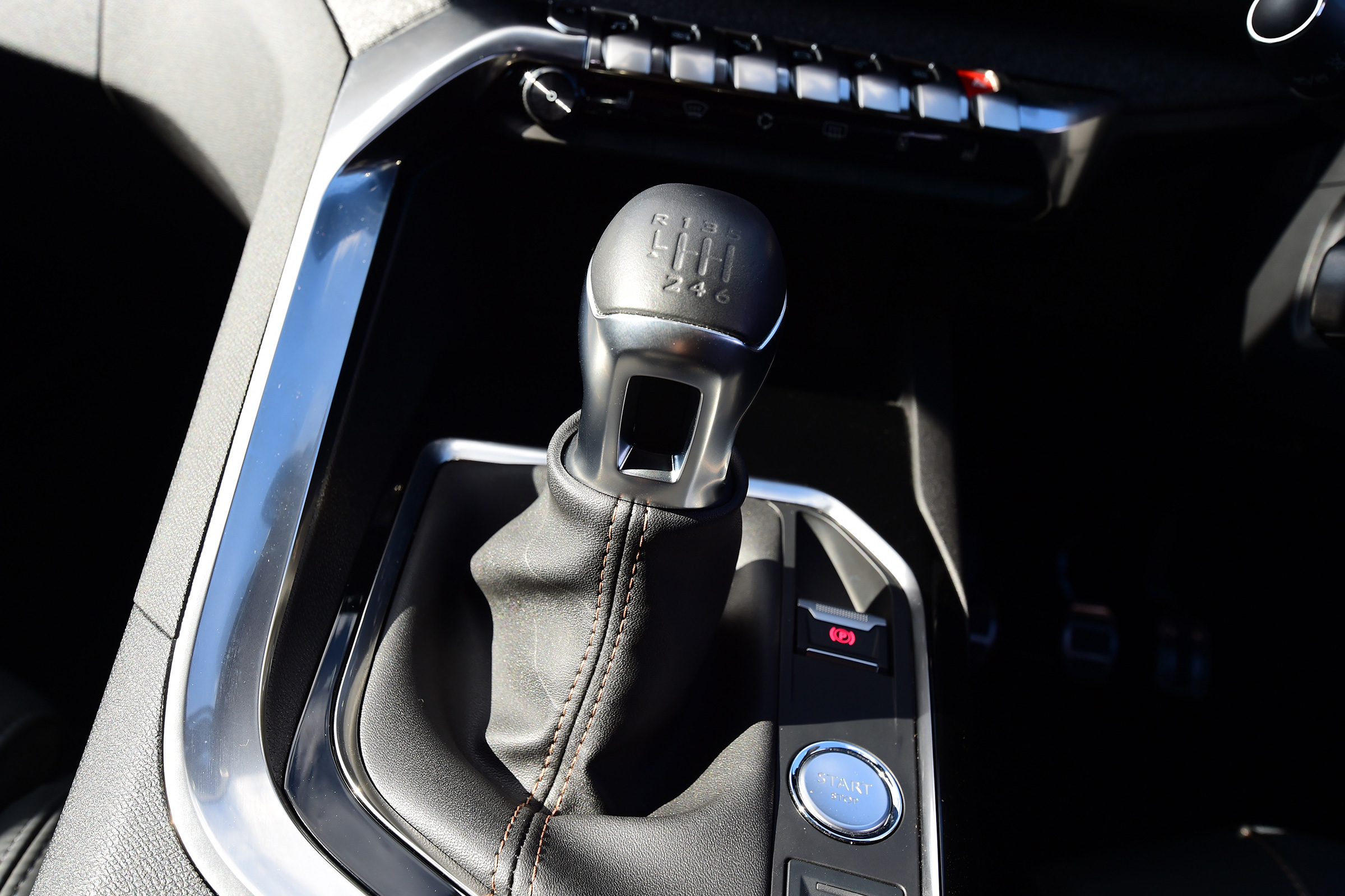 Peugeot 5008 - gear lever