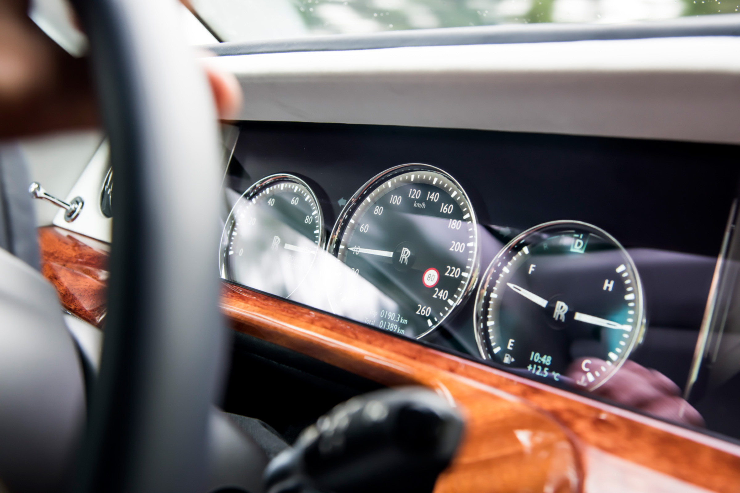 Rolls-Royce Phantom - dials