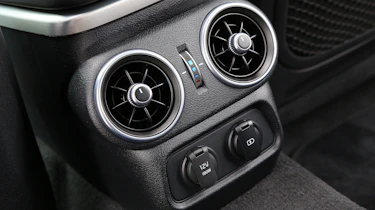 Kia Stinger - centre console