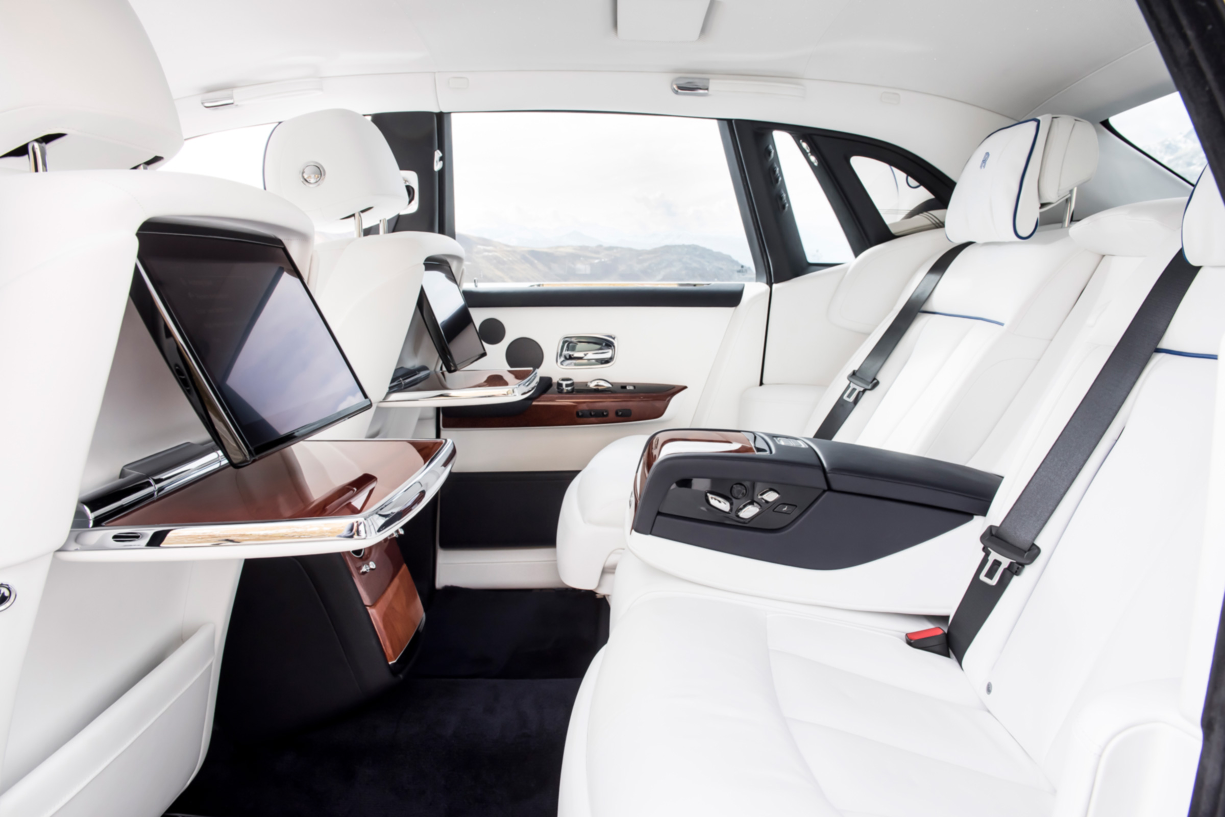 Rolls-Royce Phantom - rear seats