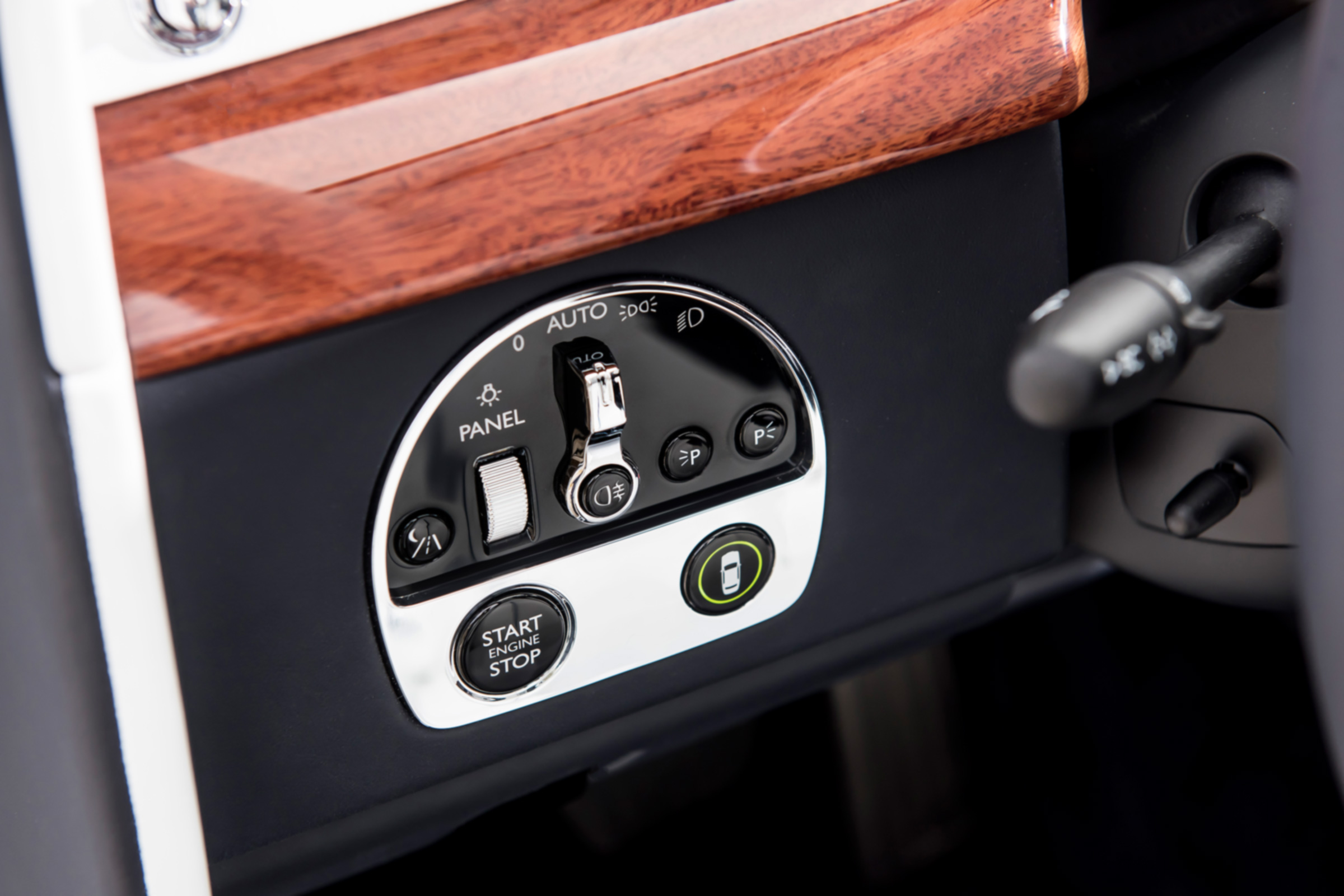 Rolls-Royce Phantom - rear controls