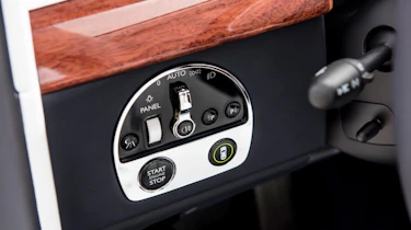 Rolls-Royce Phantom - rear controls