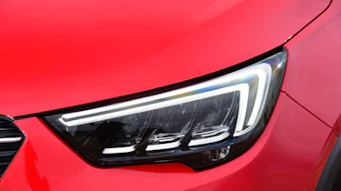 Vauxhall Crossland X - headlight