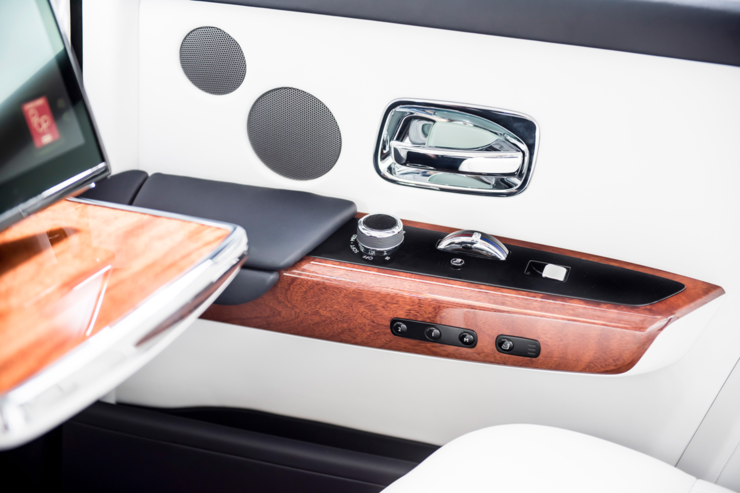 Rolls-Royce Phantom - rear dials