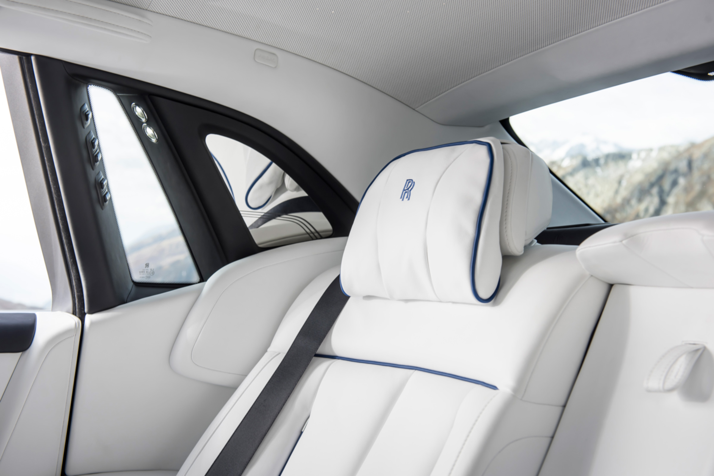 Rolls-Royce Phantom - headrest