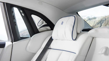 Rolls-Royce Phantom - headrest