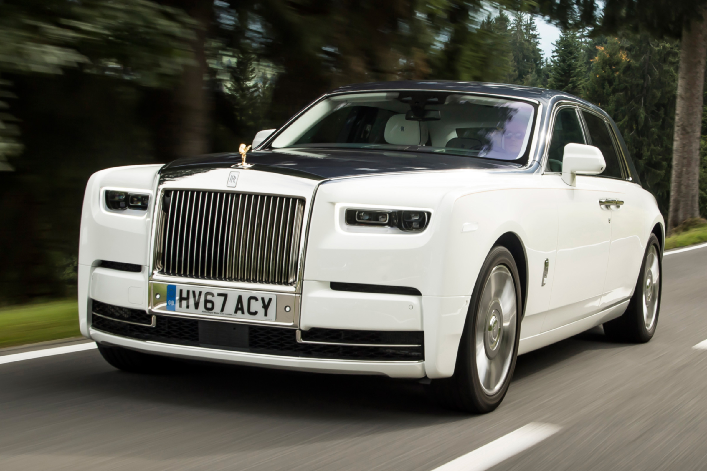 Rolls-Royce Phantom - front action