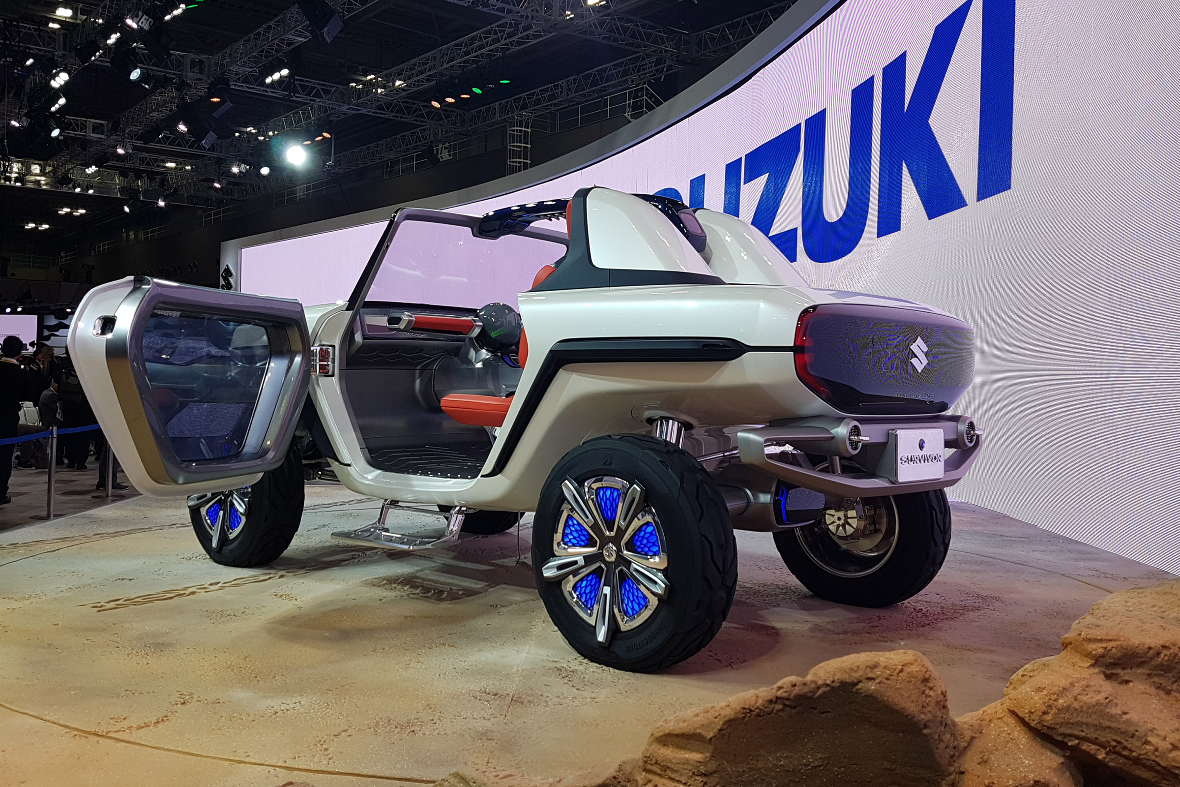 Suzuki e-Survivor rear