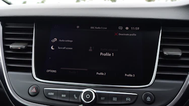 Vauxhall Crossland X - infotainment screen