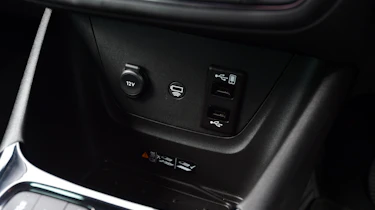 Vauxhall Crossland X - sockets