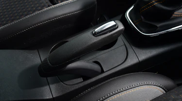 Vauxhall Crossland X - handbrake