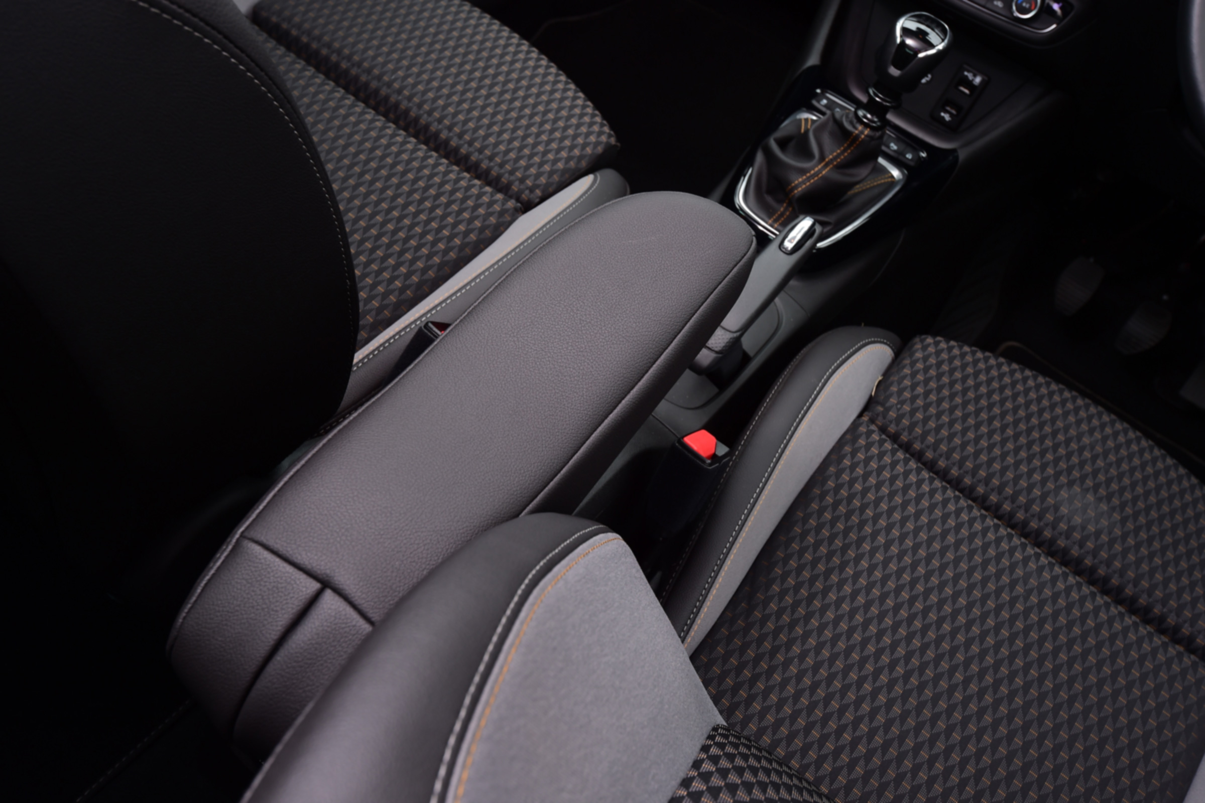 Vauxhall Crossland X - arm rest