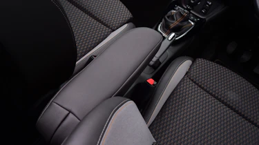 Vauxhall Crossland X - arm rest