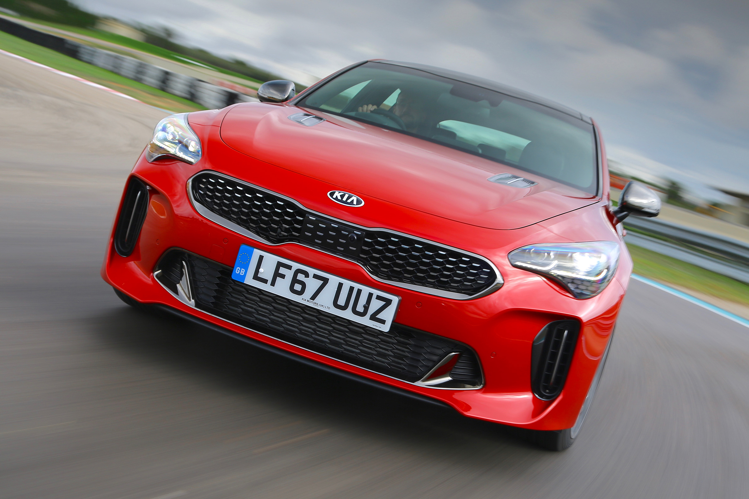Kia Stinger - front