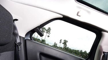 Citroen C4 Cactus - rear window