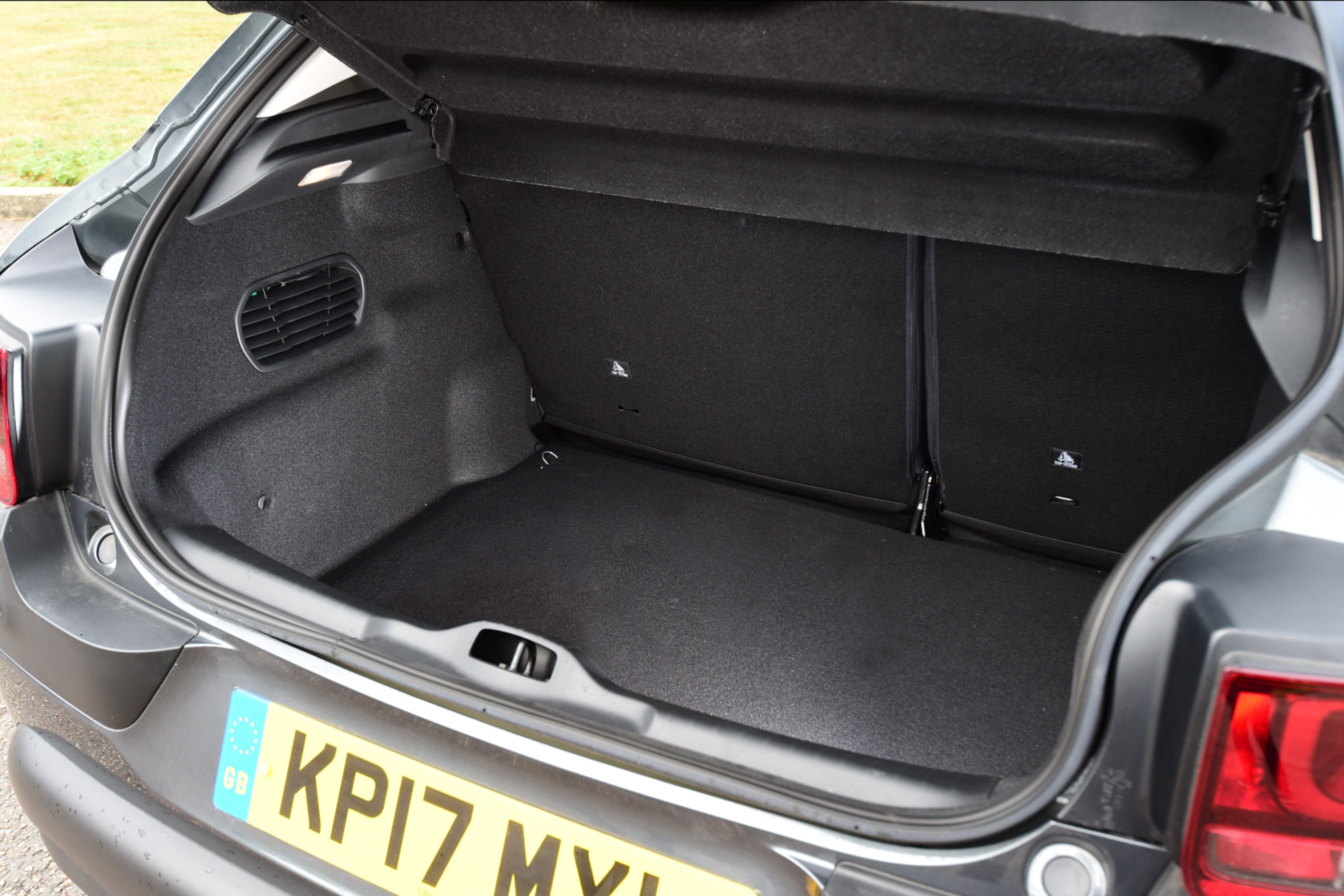 Citroen C4 Cactus - boot
