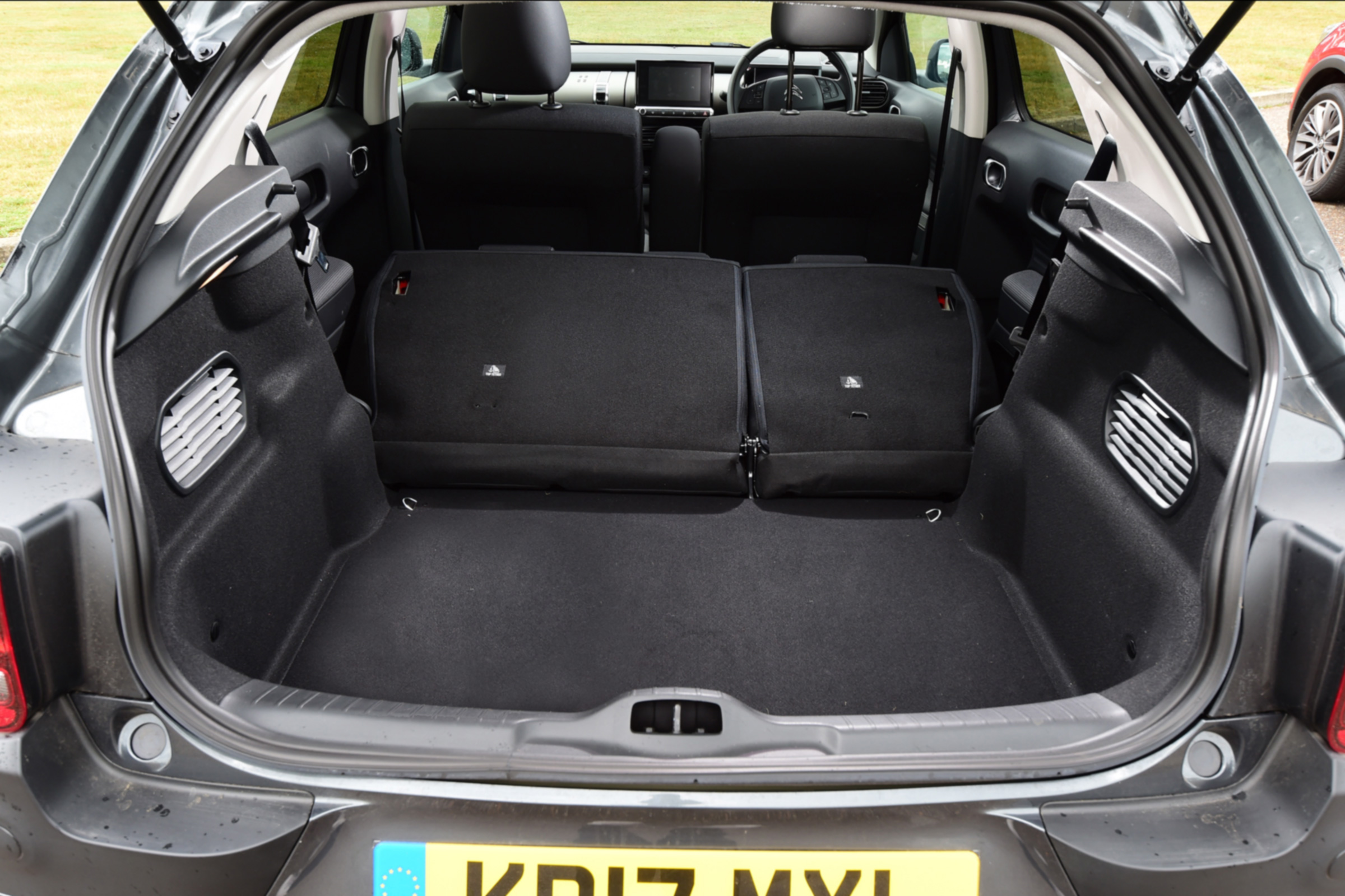Citroen C4 Cactus - boot seats folded