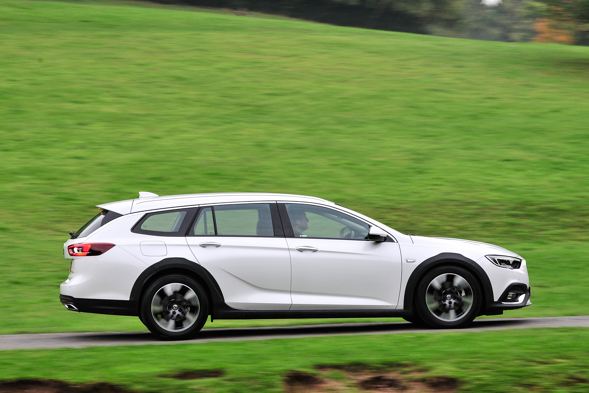 Vauxhall Insignia Country Tourer - side