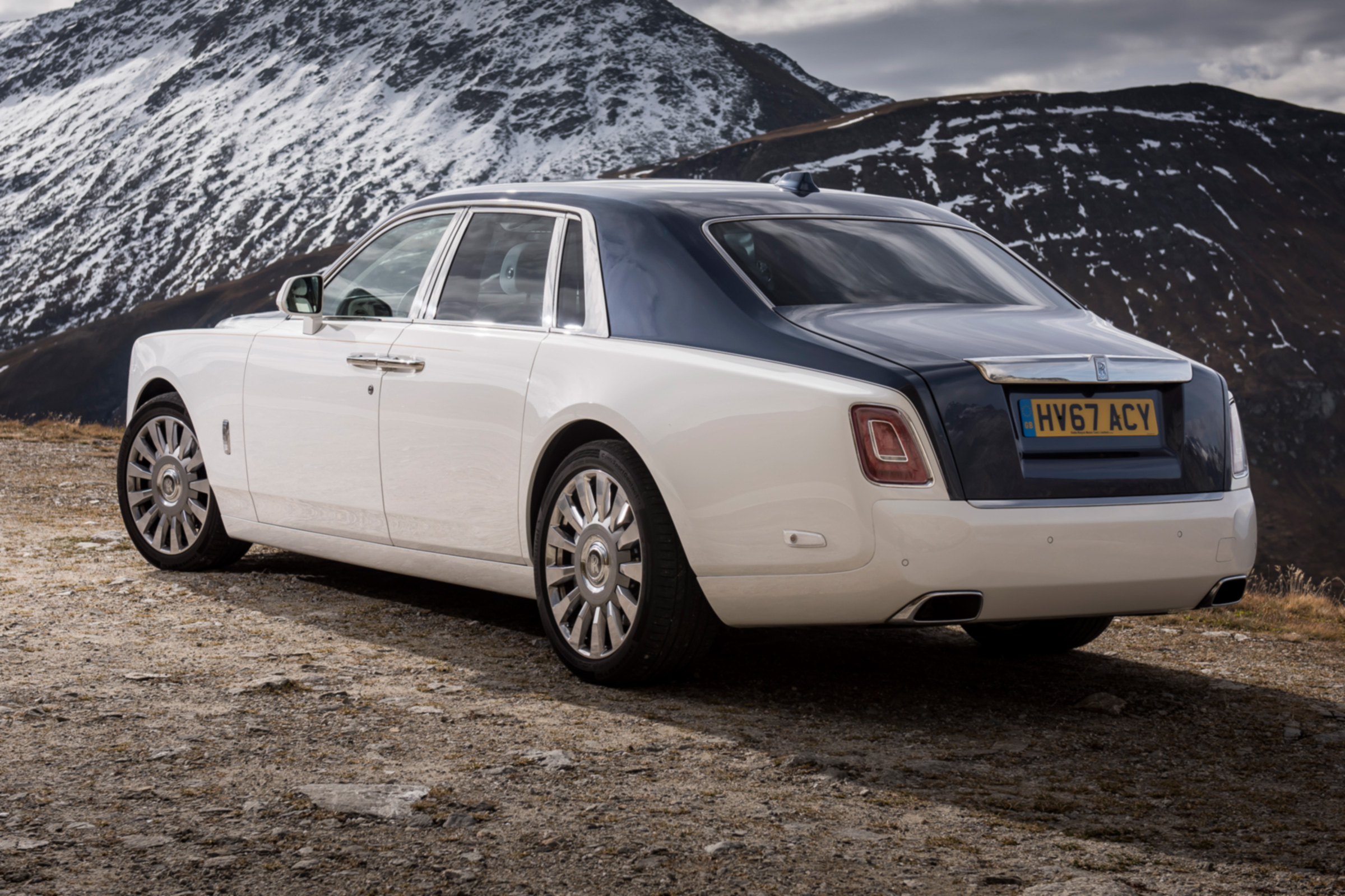 Rolls-Royce Phantom - rear quarter static