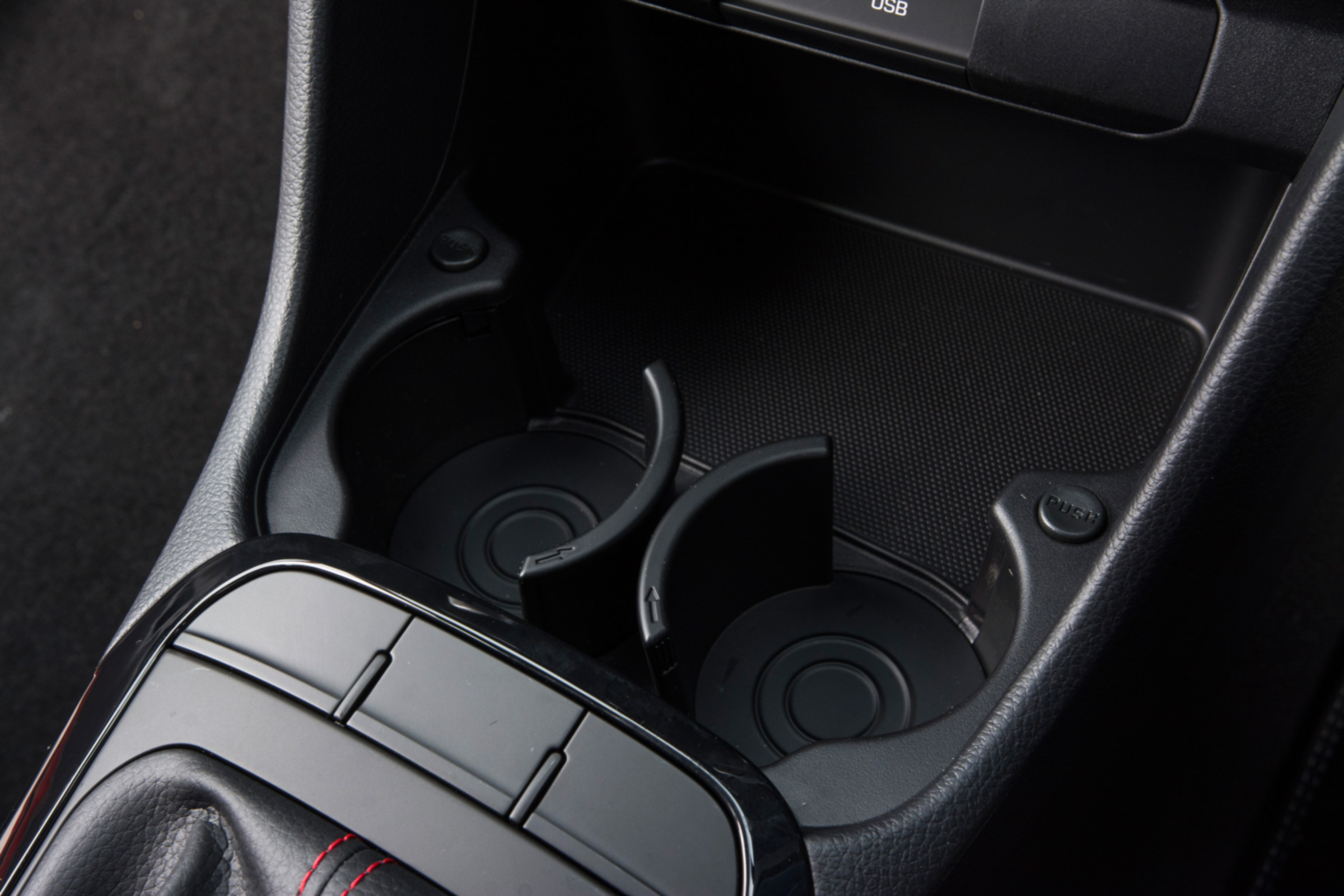 Triple test – Kia Picanto - cup hoders