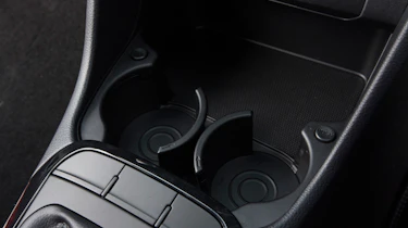 Triple test – Kia Picanto - cup hoders