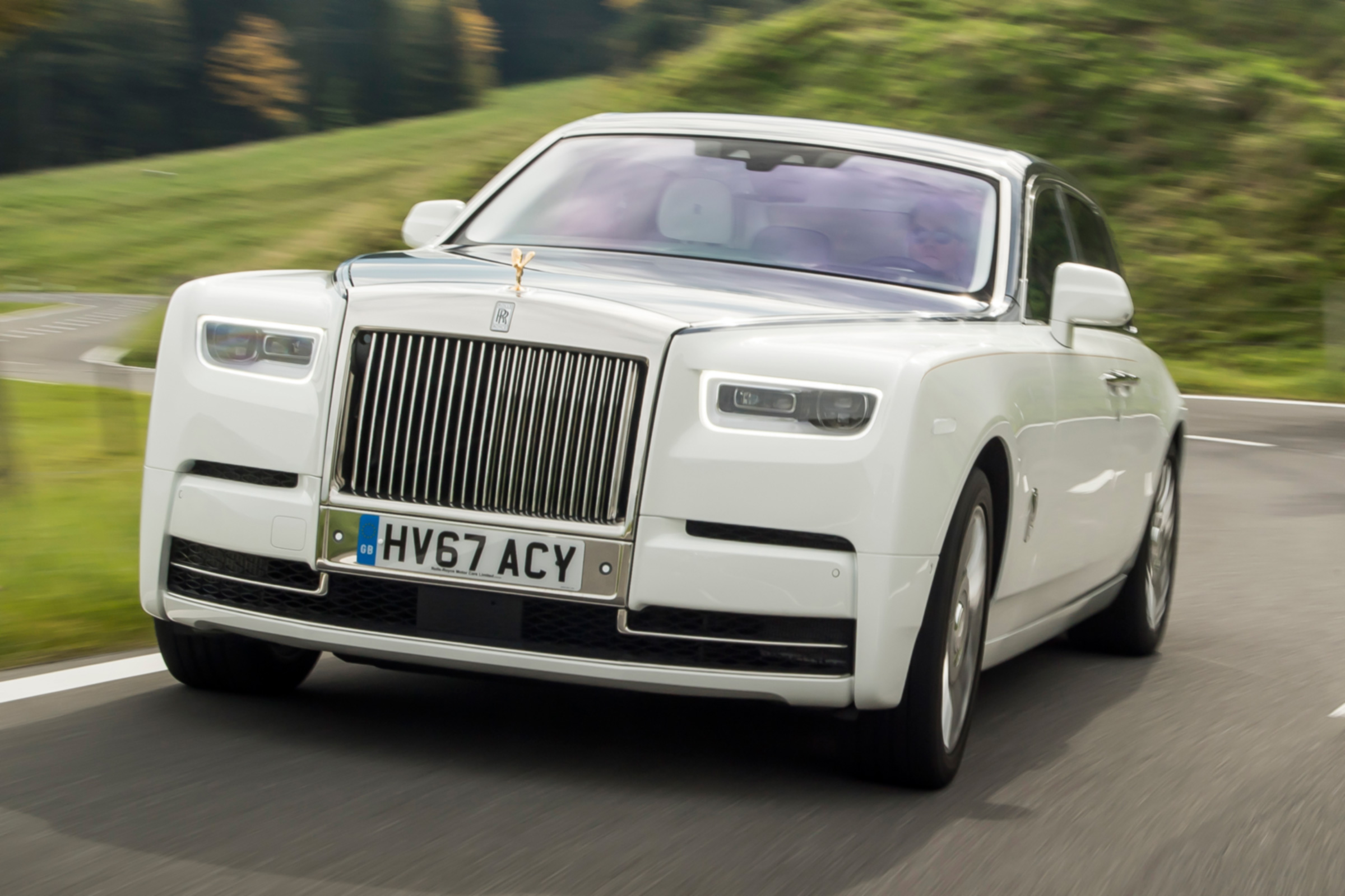 Rolls-Royce Phantom - slight corner action