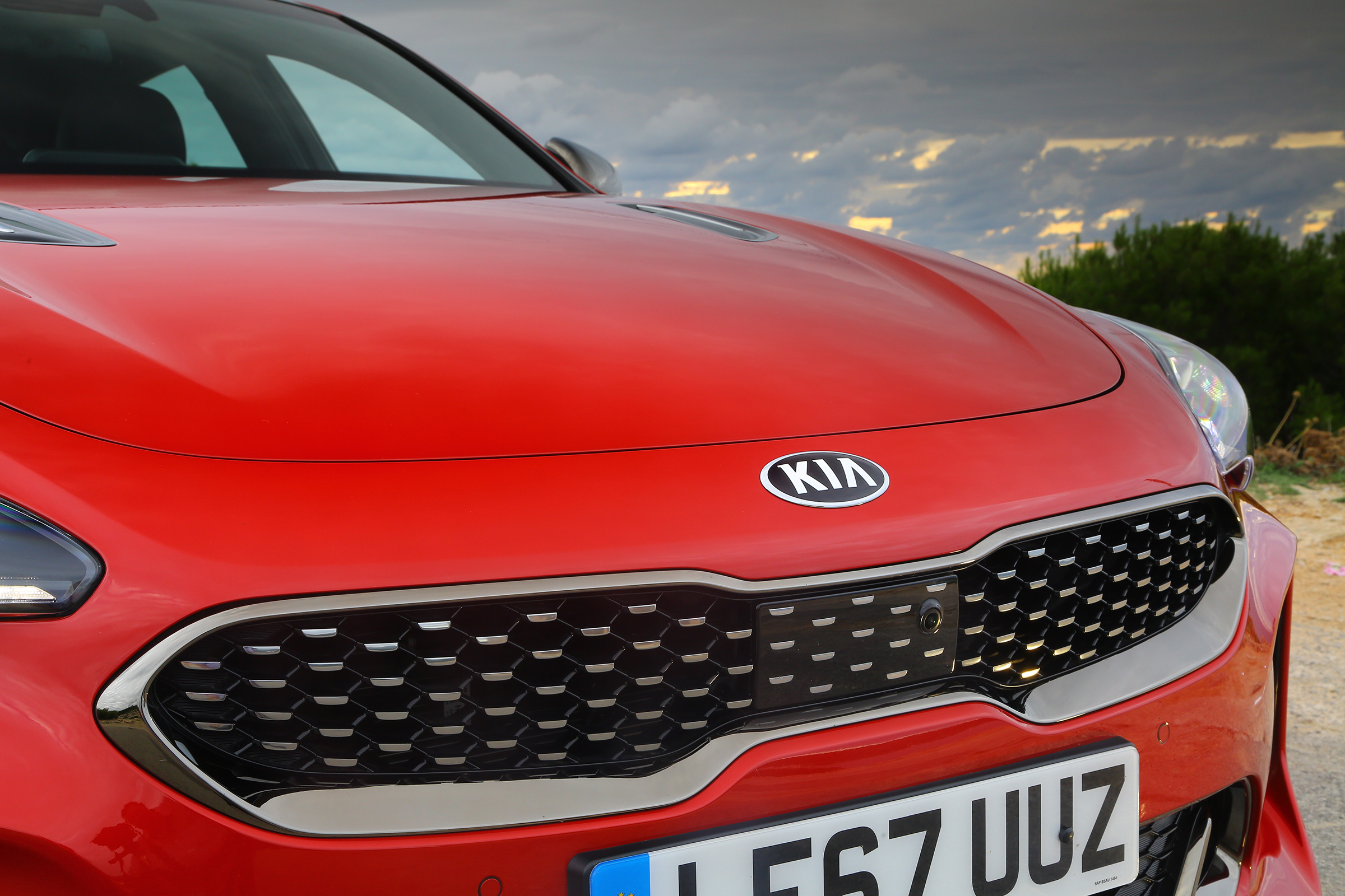 Kia Stinger - front