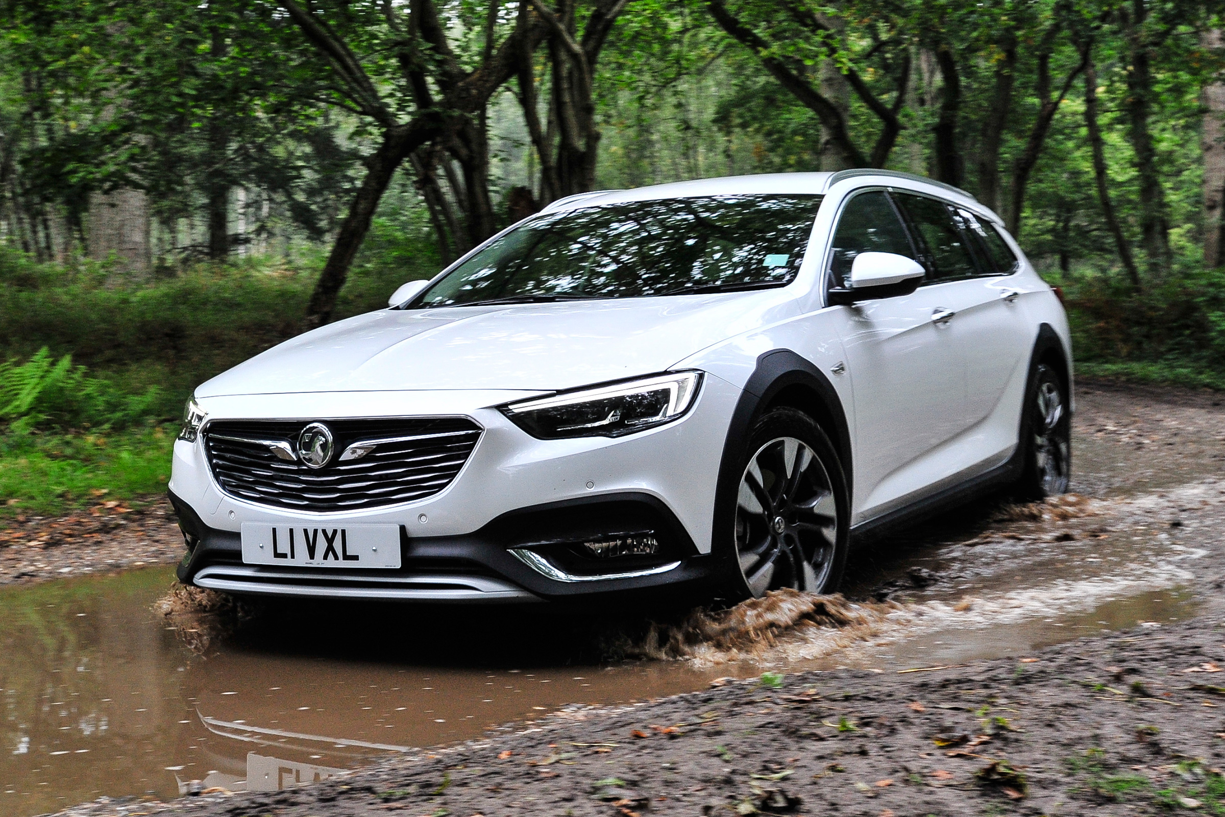 Vauxhall Insignia Country Tourer - front