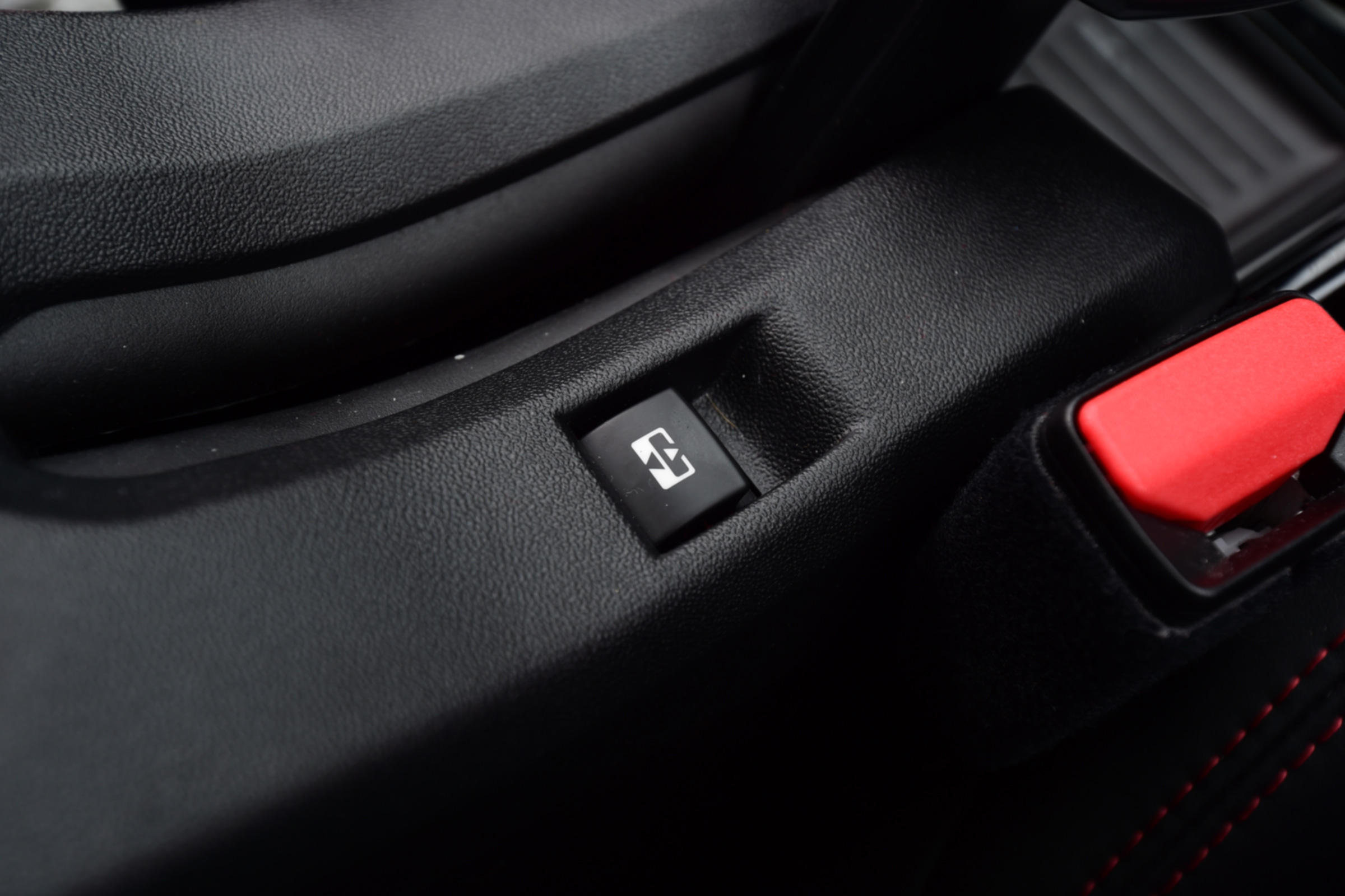 Peugeot 2008 - switch