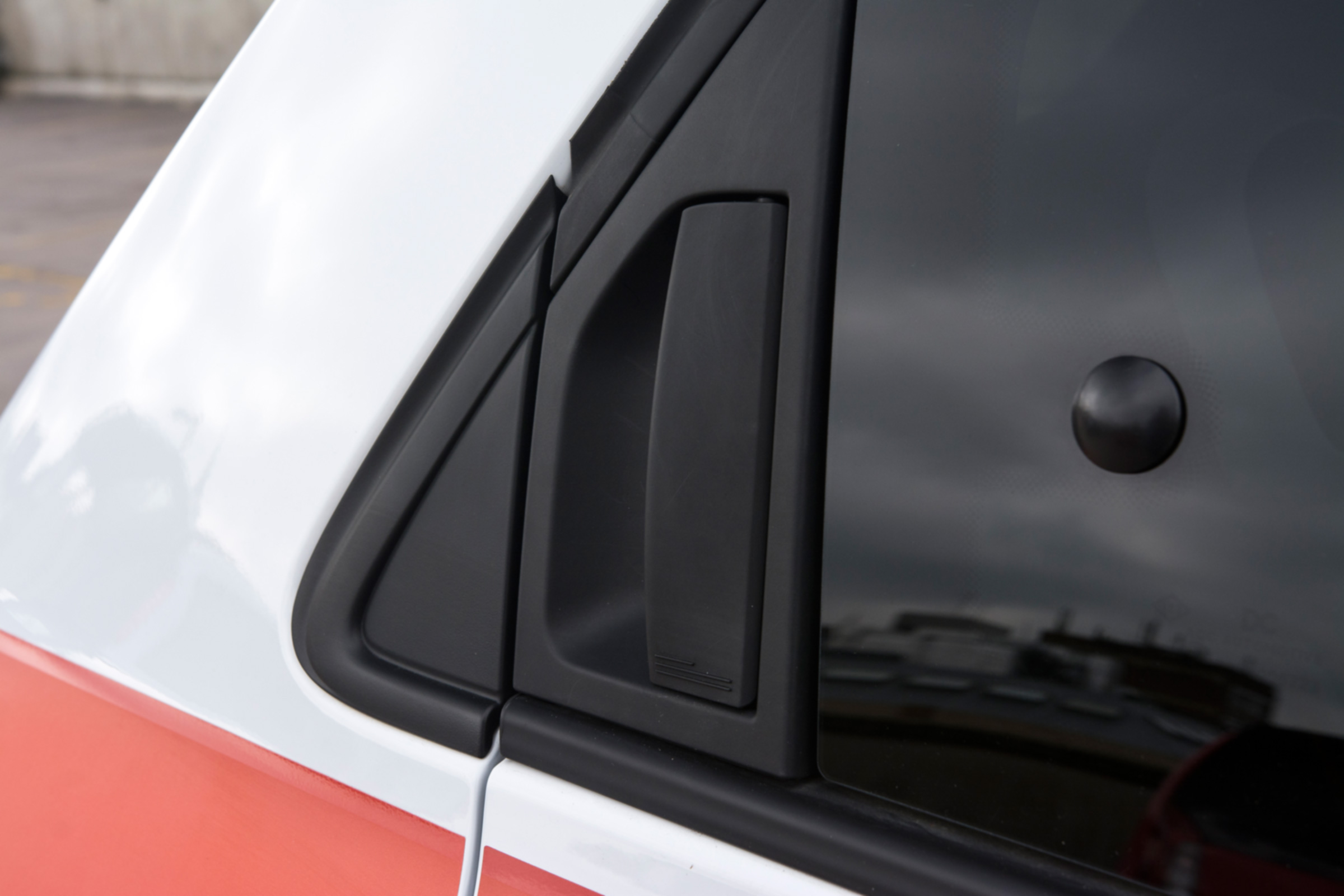 Triple test – Renault Twingo - rear door handle