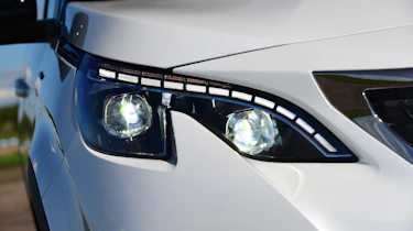 Peugeot 5008 - headlight